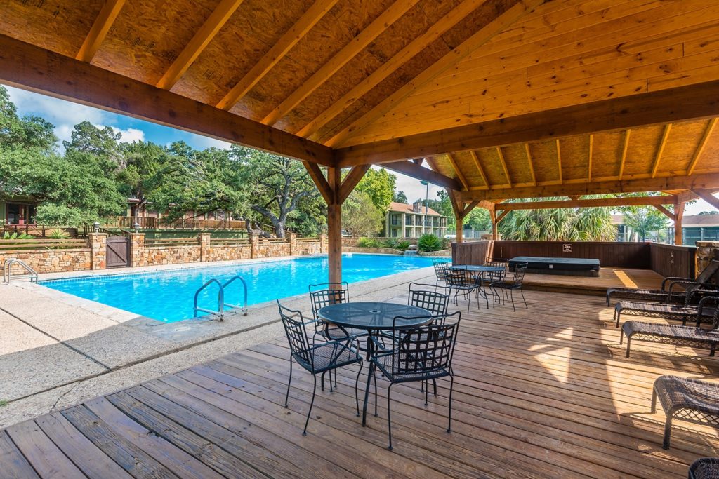 Tennis Ranch Pool & Jacuzzi